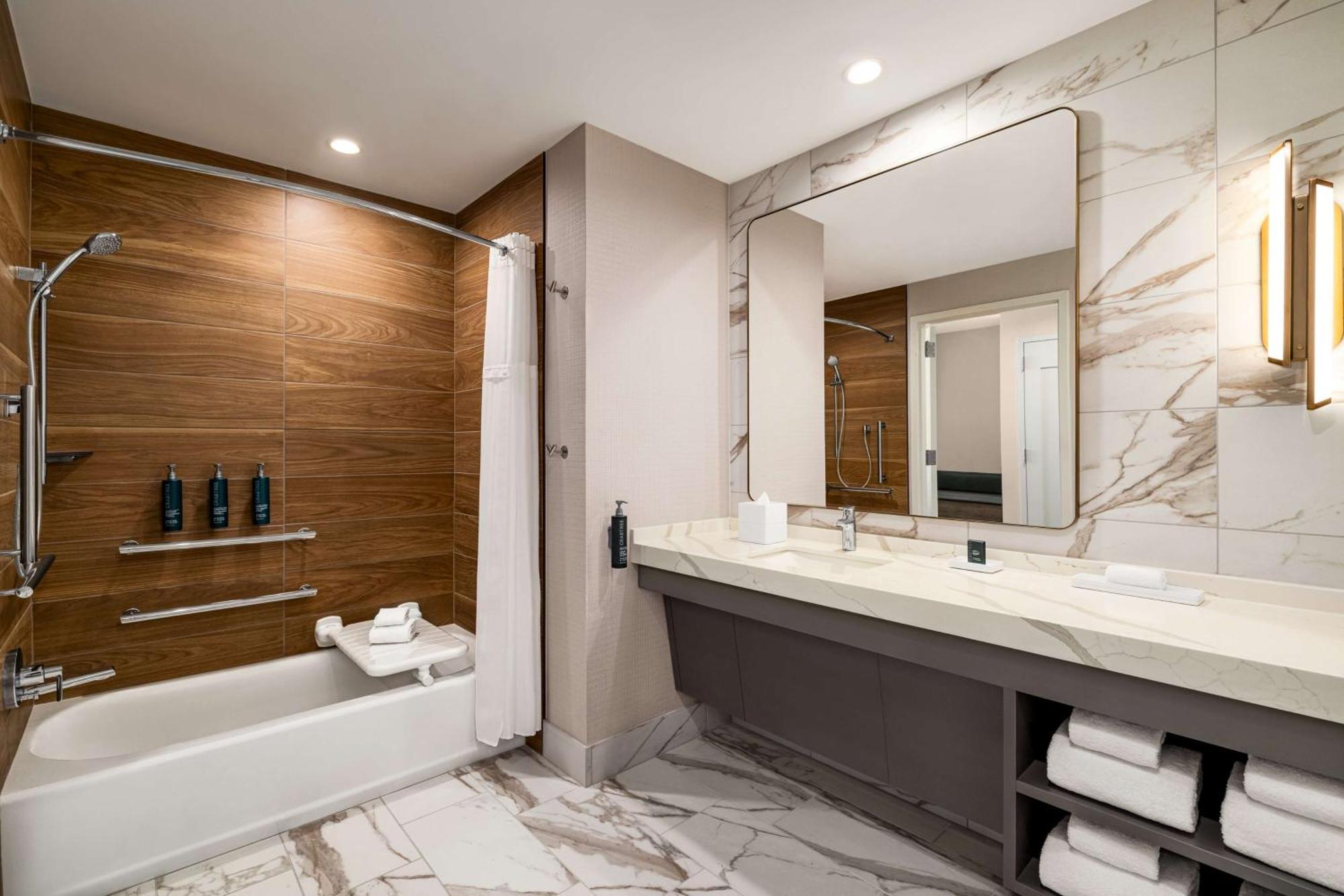 Queen Room with Two Queen Beds and Bath Tub - Mobility Access